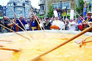 Lễ hội trứng ốp lết tại Bỉ vẫn hút du khách
