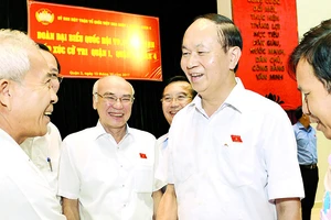 Chủ tịch nước Trần Đại Quang tiếp xúc cử tri TPHCM. Ảnh: Việt Dũng