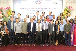 Các nhà văn Việt Nam, Hàn Quốc tại cuộc hội thảo