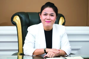 Bà Hoàng Nguyễn Thu Thảo - Tổng Giám đốc Tập đoàn Nguyễn Hoàng nhận Giải thưởng Doanh nhân châu Á 