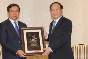 Phó Bí thư Thường trực Thành ủy TPHCM tiếp đoàn Viện KSND Tối cao Lào