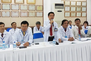 Bác sĩ Nguyễn Đức Minh, Giám đốc BV Răng Hàm Mặt TPHCM phát biểu tại buổi làm việc