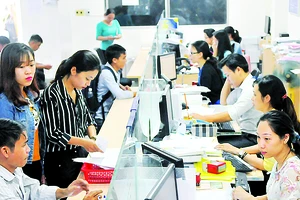 Giải quyết hồ sơ đăng ký kinh doanh tại Sở Kế hoạch và đầu tư TPHCM Ảnh: CAO THĂNG