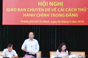 Phó Bí thư Thường trực Thành ủy TPHCM Tất Thành Cang phát biểu tại hội nghị
