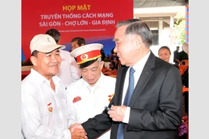 Nguyên Thủ tướng Chính phủ Phan Văn Khải tại buổi họp mặt truyền thống cách mạng Sài Gòn - Chợ Lớn - Gia Định.