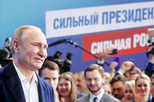 Tổng thống Nga Vladimir Putin phát biểu trước những người ủng hộ