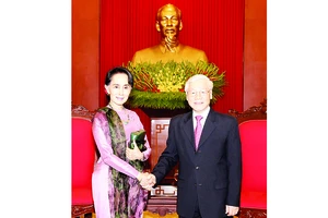 Tổng Bí thư  Nguyễn Phú Trọng  tiếp Cố vấn Nhà nước Myanmar Ảnh: TTXVN