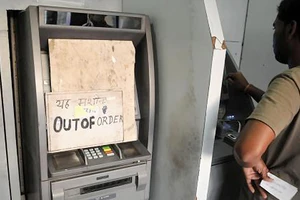 Một máy ATM của Ngân hàng Nhà nước ở thành phố Gurgaon, bang Haryana ngưng hoạt động