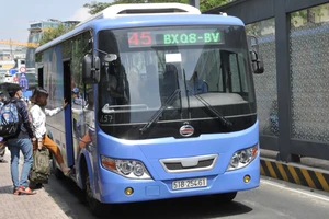 Sử dụng xe buýt CNG giảm phát thải khí nhà kính tại TPHCM. Ảnh: THÀNH TRÍ