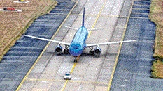 Vụ máy bay hạ cánh nhầm đường băng do phi công nhìn nhầm và đường băng sai quy chuẩn