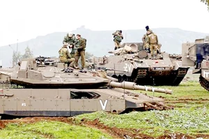 Xe tăng và xe bọc thép Israel tập trận tại cao nguyên Golan