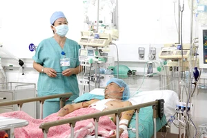Bệnh nhân Trần Tuấn được chăm sóc đặc biệt sau ca ghép tim thành công