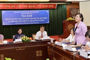 Đồng chí Nguyễn Thị Quyết Tâm phát biểu tại buổi tọa đàm