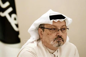 Nhà báo Jamal Khashoggi trong một cuộc họp báo tại Manama, Bahrain, ngày 15/12/2014. Ảnh: AFP/TTXVN