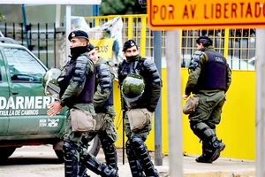 Lực lượng an ninh Argentina tuần tra trên đường phố Buenos Aires, Argentina