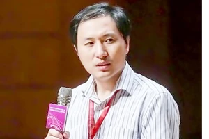 Nhà khoa học Trung Quốc Hạ Kiến Khuê