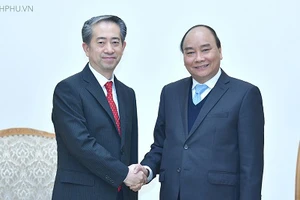 Thủ tướng Nguyễn Xuân Phúc tiếp Đại sứ Trung Quốc tại Việt Nam Hùng Ba - Ảnh: VGP/Quang Hiếu