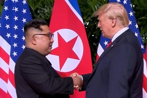 Tổng thống Mỹ Donal Trump và nhà lãnh đạo Triều Tiên Kim Jong-un tại cuộc gặp thượng đỉnh lần đầu tiên ngày 12-6-2018