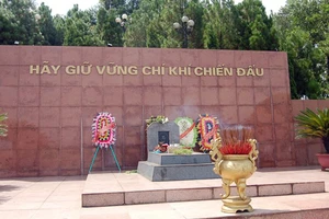 Dâng hương tưởng niệm cố Tổng Bí thư Trần Phú