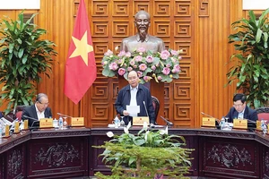 Thủ tướng Nguyễn Xuân Phúc phát biểu chỉ đạo tại hội nghị. Ảnh: VIẾT CHUNG