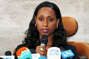 Bộ trưởng Giao thông Ethiopia Dagmawit Moges công bố báo cáo sơ bộ về tai nạn máy bay của hãng Ethiopian Airlines trong cuộc họp báo ngày 4-4. Ảnh: REUTERS