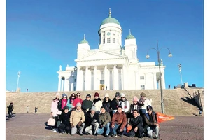 Đoàn khách TST tourist du ngoạn châu Âu