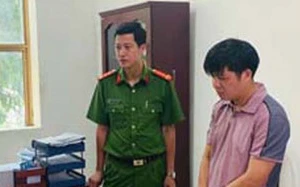 Đọc lệnh bắt tạm giam bị can Tống Quang Thái. Ảnh: Công an tỉnh Thanh Hóa