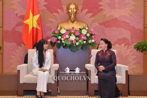 Chủ tịch Quốc hội Nguyễn Thị Kim Ngân và Chủ tịch Nhóm nghị sĩ hữu nghị Pháp-Việt Nam của Quốc hội Pháp Stéphanie Đỗ