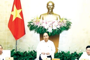 Thủ tướng Nguyễn Xuân Phúc chủ trì Phiên họp Chính phủ chuyên đề xây dựng pháp luật. Ảnh: TTXVN