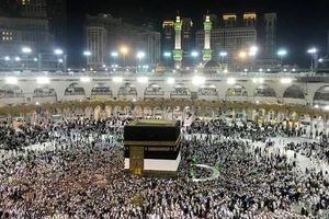 Các tín đồ Hồi giáo cầu nguyện tại Thánh địa Mecca. Ảnh: Getty Images