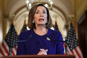 "Không ai được đứng trên luật pháp", Chủ tịch Hạ viện Mỹ Nancy Pelosi tuyên bố ngày 24-9. Ảnh: AFP