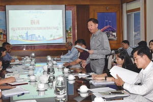 Phó Chủ tịch UBND TPHCM Trần Vĩnh Tuyến phát biểu trong buổi giám sát thực hiện Chỉ thị 19 tại quận 2. Ảnh: MINH PHONG