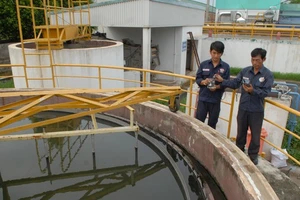Hồ xử lý nước thải tập trung tại một nhà máy trong KCN Tây Bắc Củ Chi. Ảnh: CAO THĂNG