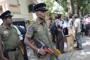 Cảnh sát Sri Lanka tăng cường an ninh để phục vụ cuộc bầu cử tổng thống. Ảnh: AP