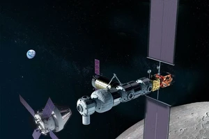 Tàu vũ trụ Orion của NASA (trái) tiếp cận trạm Lunar Gateway. Ảnh: NASA