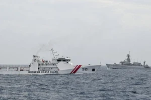 Tàu hải quân Indonesia tuần tra ở vùng biển Natuna. Ảnh: Jakarta Post