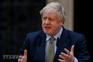 Thủ tướng Anh Boris Johnson phát biểu tại thủ đô London. Ảnh: THX/TTXVN