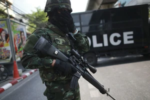 Cảnh sát Thái Lan bắt tay súng xả đạn ở Bangkok