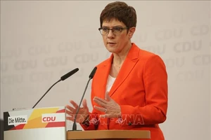 Chủ tịch đảng CDU Annegret Kramp-Karrenbauer phát biểu tại cuộc họp báo ở Berlin. Ảnh: AFP/TTXVN