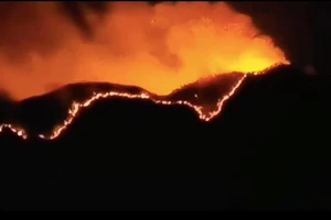 Cháy rừng tại Tứ Xuyên. Ảnh: news.cgtn.com)