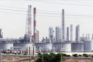 Một cơ sở khai thác dầu tại Jubail, Saudi Arabia. Ảnh: AFP/TTXVN