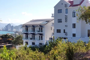 Nhiều căn biệt thự trên núi Cô Tiên đã được hoàn thiện dù bị cấm xây dựng