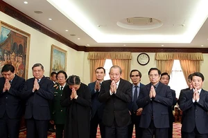 Lãnh đạo Đảng, Nhà nước và TPHCM viếng Đại tướng Sisavath Keobounphanh