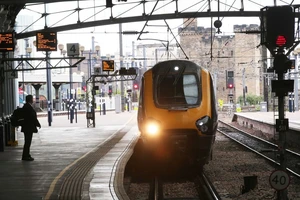 Chính phủ Anh đã bắt đầu kế hoạch "đại tu" toàn diện ngành đường sắt. Ảnh: chroniclelive.co.uk