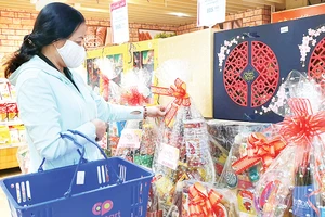 Saigon Co.op: Hệ thống siêu thị rầm rộ giảm giá hàng Tết, chiết khấu mạnh cho đơn hàng giỏ quà đặt sớm