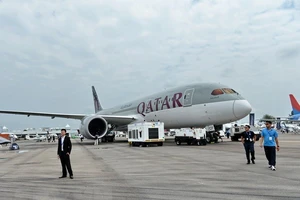 Máy bay Boeing B787 của Hãng Qatar Airways. Ảnh: AFP/TTXVN