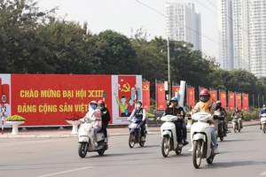 Hà Nội trang hoàng đường phố chào mừng Đại hội lần thứ XIII của Đảng