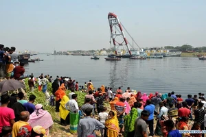 Hiện trường vụ chìm phà tại Bangladesh, ngày 5-4. Ảnh: Tân Hoa xã