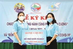 Home Credit Việt Nam trao vốn hỗ trợ khởi nghiệp cho phụ nữ tại Đồng Tháp