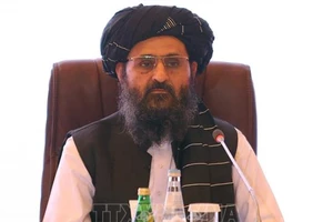 Trưởng đoàn đàm phán của Taliban Mullah Abdul Ghani Baradar, trong cuộc đàm phán với đại diện chính phủ Afghanistan ngày 18-72021. Ảnh: AFP/TTXVN